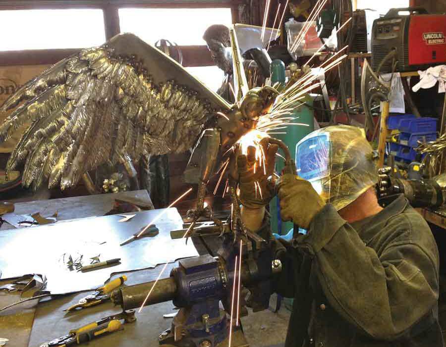 全球钣金新闻-金属制造狂：焊工制作动物的金属钣金-长春嘉辉生活美学设计有限公司