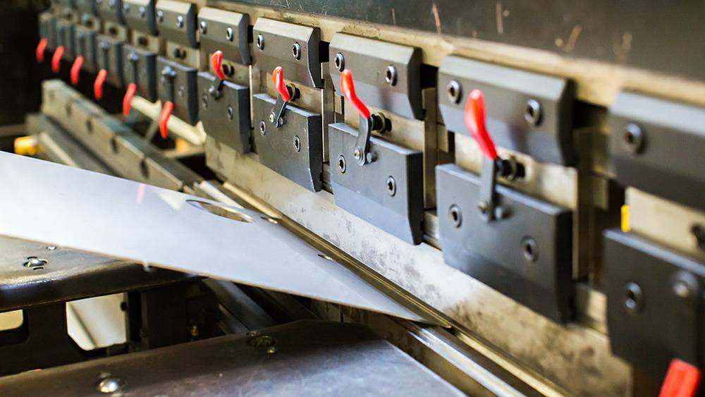 制作钣金加工项目都有哪些基础设备？-长春嘉辉生活美学设计有限公司